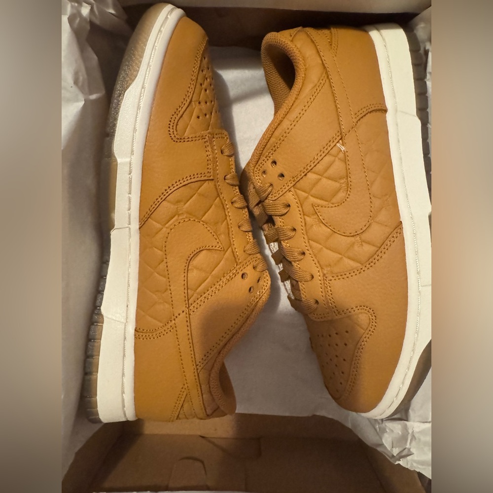 Wheat Nike Dunks (Low)